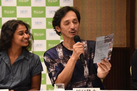 川口隆夫（中央）