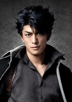 君沢ユウキ扮するセバスチャン・モラン。