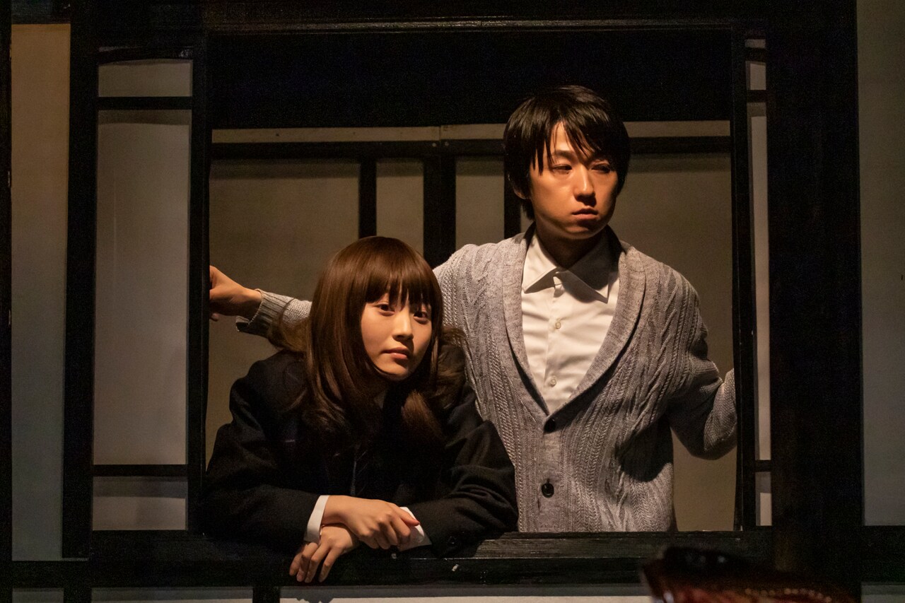 鵺的 第12回公演「悪魔を汚せ【再演】」より。（撮影：石澤知絵子）