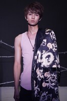 「『GRIEF7』Sin#2」より。（撮影：鏡田伸幸、岩田えり）