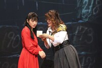 「アジアの女」より、左から石原さとみ、水口早香。（提供：ホリプロ）