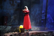 「アジアの女」より、石原さとみ。（提供：ホリプロ）