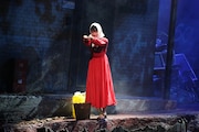 「アジアの女」より、石原さとみ。(提供:ホリプロ)