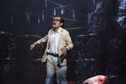 「アジアの女」より、吉田鋼太郎。(提供:ホリプロ)
