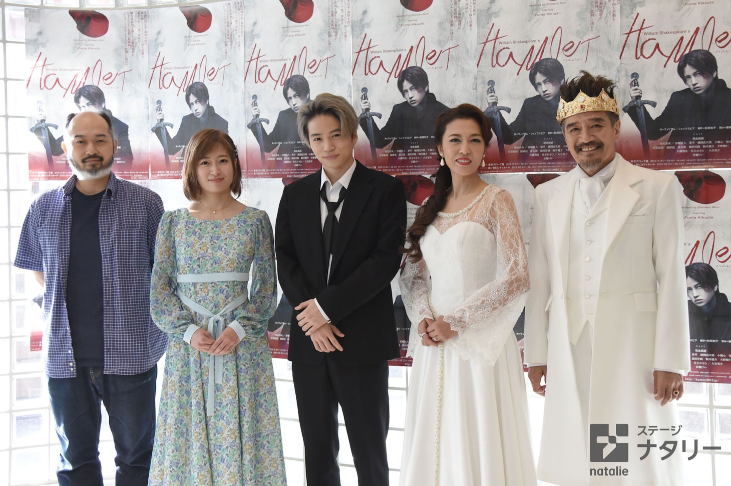 「HAMLET ―ハムレット―」囲み取材より、左から森新太郎、南沢奈央、菊池風磨、安蘭けい、大谷亮介。