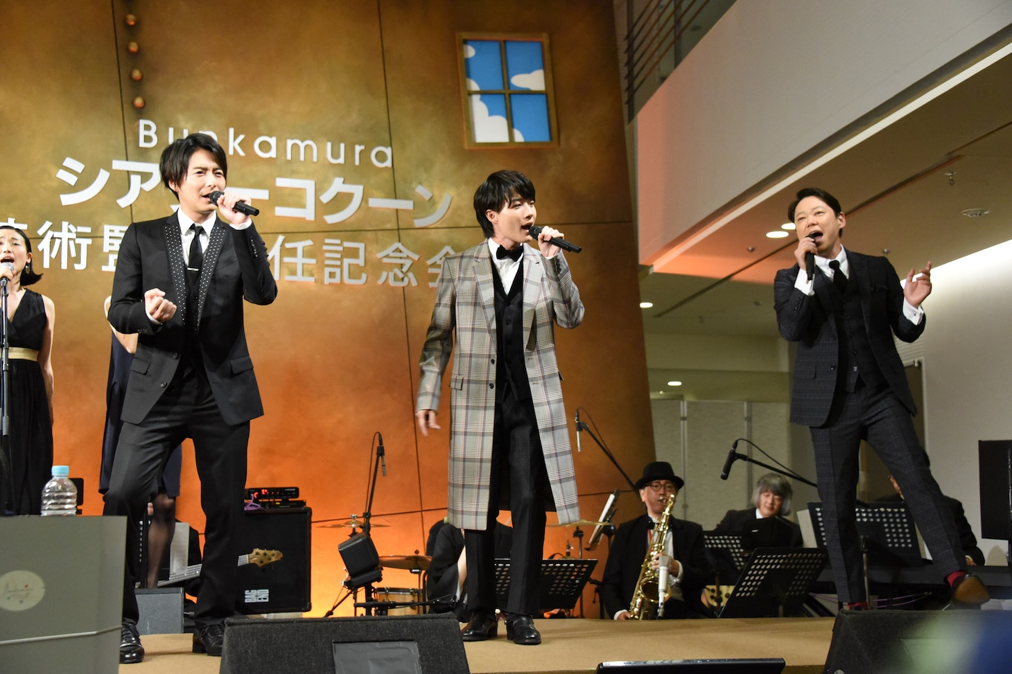 左から小池徹平、神木隆之介、阿部サダヲ。