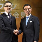 松尾スズキが抱負「色気のある劇場に」、阿部サダヲら歴代ハリコナも駆けつける
