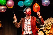 劇団「地蔵中毒」無教訓意味なし演劇 vol.10「純喫茶"味噌夢"～蜘蛛でもわかるアクリル製色即是空～」より。（撮影：塚田史香）