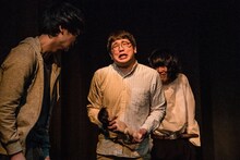 劇団「地蔵中毒」無教訓意味なし演劇 vol.10「純喫茶"味噌夢"～蜘蛛でもわかるアクリル製色即是空～」より。（撮影：塚田史香）
