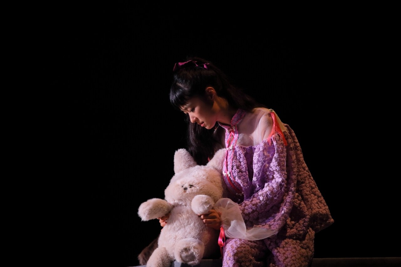 「ルイ・ルイ」のメロディに乗せて、快快の約2年半ぶりの新作開幕