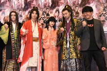 左から元木聖也、矢崎広、若月佑美、波岡一喜、毛利亘宏