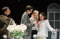 レッドトーチ・シアター「三人姉妹」より。（Photo by Viktor Dmitriev）