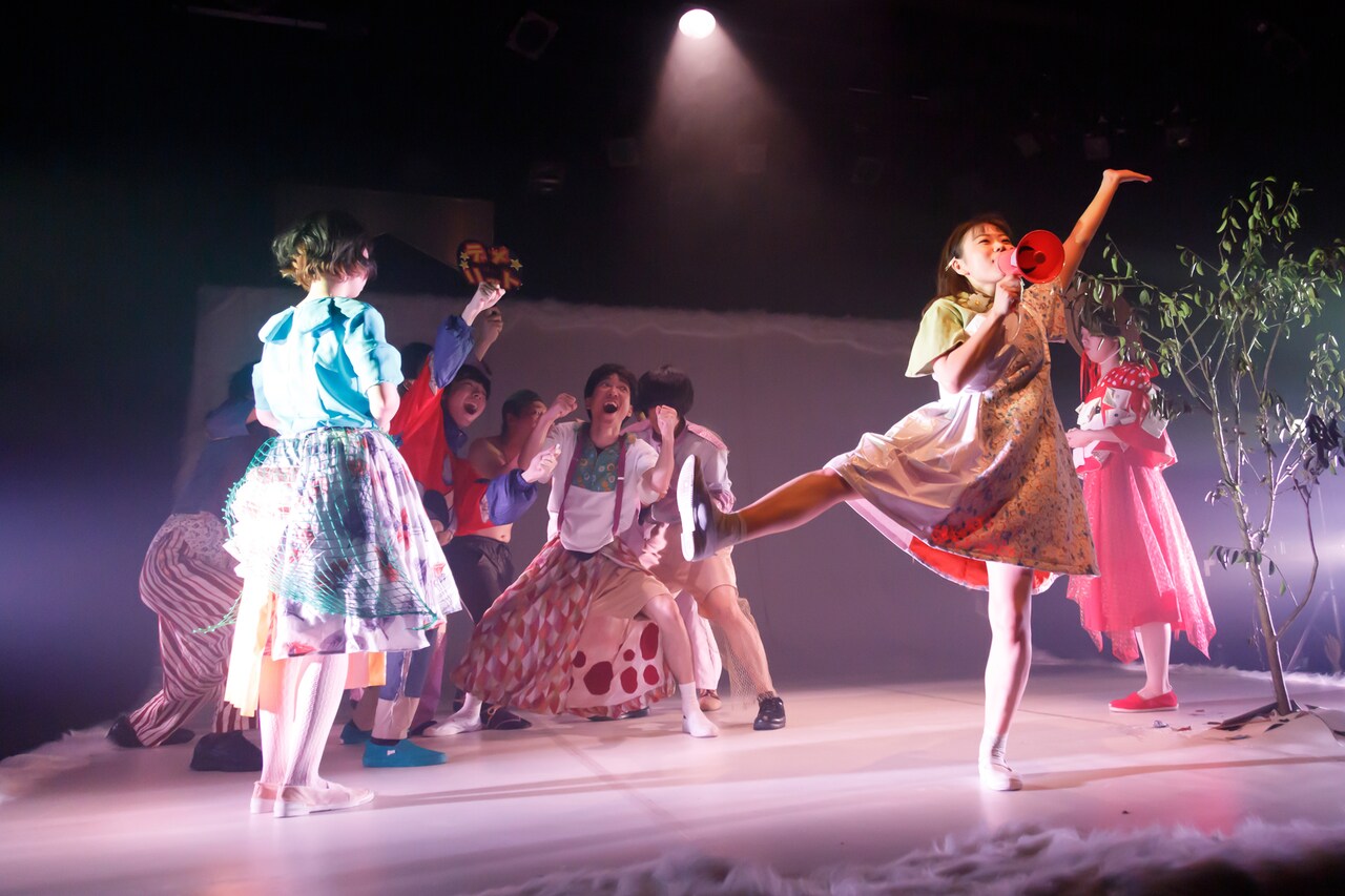 関係も想いも物語も全部“音”に、安住の地の“消えゆく声を拾う”音楽劇が開幕