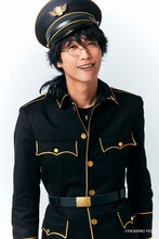 栗田学武扮する伊車六価。