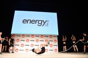 「enegy～笑う筋肉～」出演者によるパフォーマンス。
