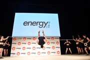 「enegy～笑う筋肉～」出演者によるパフォーマンス。
