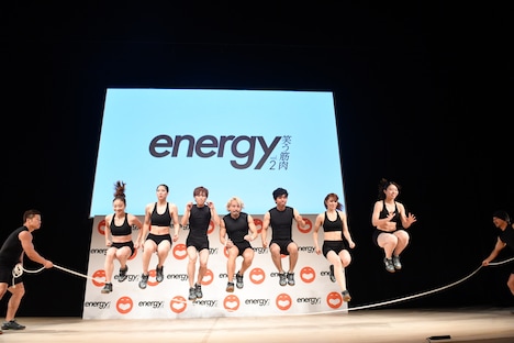「enegy～笑う筋肉～」出演者によるパフォーマンス。