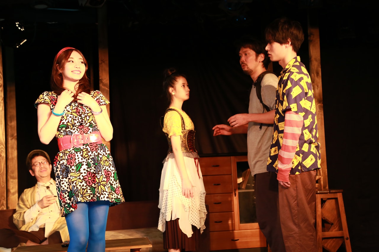 人間と妖怪の住む家が駅前劇場に出現、浮世企画「誰そ彼」開幕