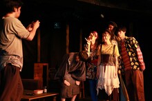 浮世企画「誰そ彼」より。（撮影：奥山郁）