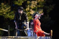 「寿歌」野外劇場「有度」での公演より。