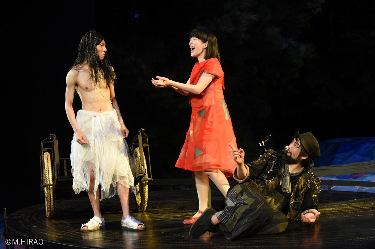 「寿歌」野外劇場「有度」での公演より。