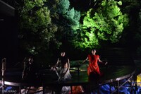 「寿歌」野外劇場「有度」での公演より。