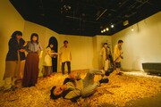 シラカン 第6回公演「蜜をそ削ぐ」より。(Photo by takaramahaya)