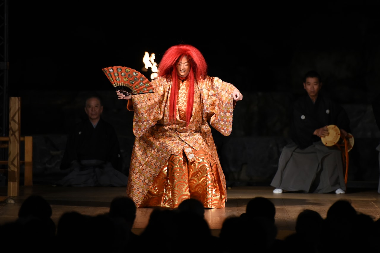 「東京芸術祭2019」野外公園での新作能「IKEBUKURO薪能」で幕開け