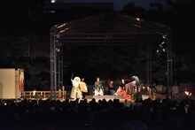 伝統芸能＠野外公園 IKEBUKURO薪能「能楽Quest」（東アジア文化都市2019豊島スペシャル事業）より。（シテ：観世喜正、撮影：新宮夕海）