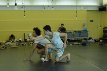 KAAT DANCE SERIES 2019 頭と口×Defracto「妖怪ケマメ：L'esprit des haricots poilus」稽古の様子。