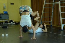 KAAT DANCE SERIES 2019 頭と口×Defracto「妖怪ケマメ：L'esprit des haricots poilus」稽古の様子。