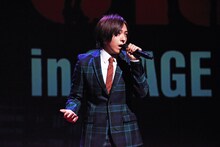 「ブロードウェイ・ミュージカル『ウエスト・サイド・ストーリー』Season1」製作発表より、歌唱披露する蒼井翔太。