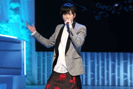 「MUSIC FAIR」より、荒牧慶彦。(c)フジテレビ / Disney