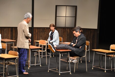 老いのプレーパーク 発表公演「老人ハイスクールDX」稽古の様子。