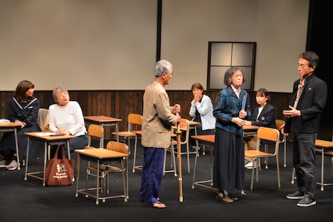 老いのプレーパーク 発表公演「老人ハイスクールDX」稽古の様子。