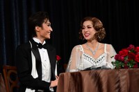 左から望海風斗、真彩希帆。