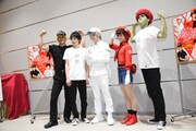 「体内活劇『はたらく細胞II』」囲み取材より、左から君沢ユウキ、杉江大志、北村諒、川村海乃、高木俊。