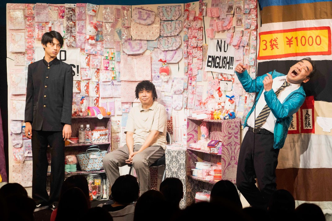 good morning N°5「祝・結成12周年記念公演!!『どうしようもなくて、衝動。』」より。（撮影：引地信彦）