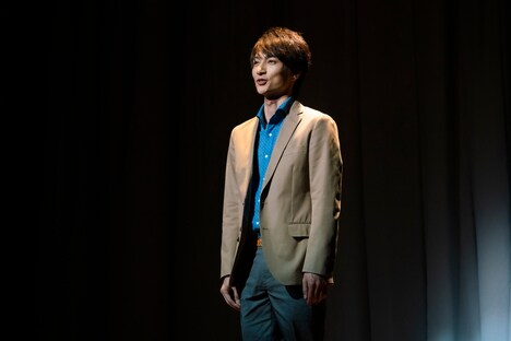 舞台「仮面山荘殺人事件」より。（撮影：引地信彦）