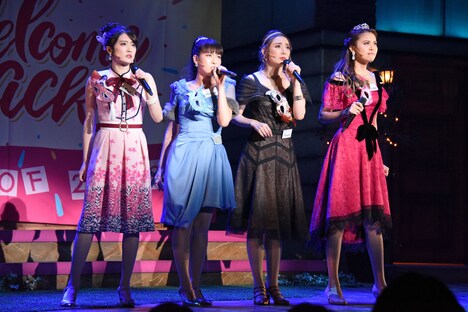 ミュージカル「ラヴズ・レイバーズ・ロスト -恋の骨折り損-」より。