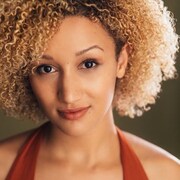 ジョアン役のサマンサ・ムボレクワ。