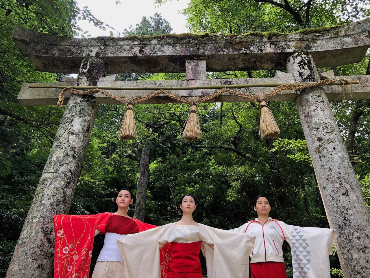 「shuffleyamamba」ビジュアル。(c)余越保子