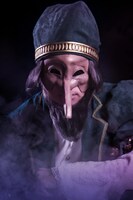 塚本拓弥扮するパンタローネ。