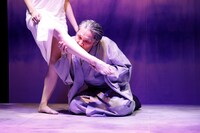 劇団印象-indian elephant- 第24回公演「瘋癲老人日記」より。（撮影：菅原康太）