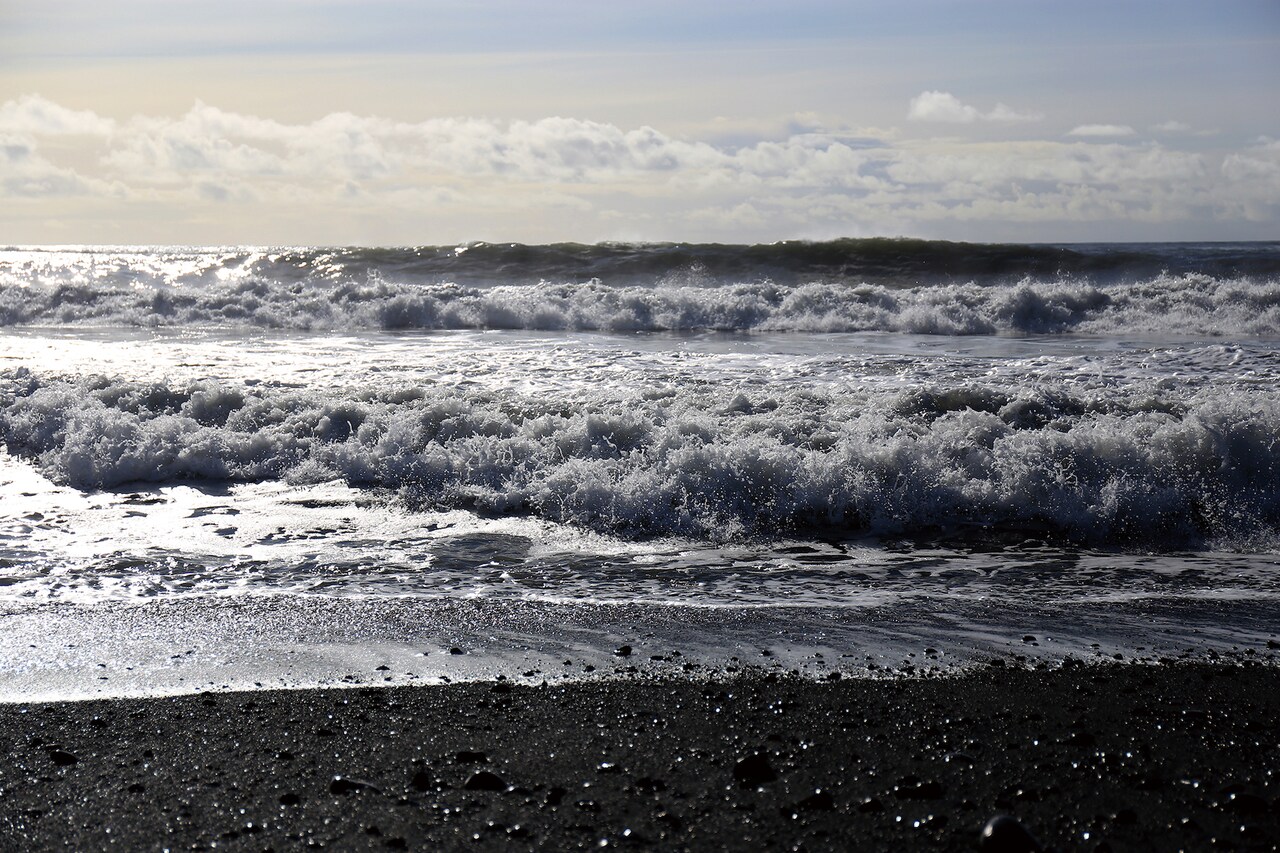 音と光が作り出す記憶の物語、久門剛史「らせんの練習」
