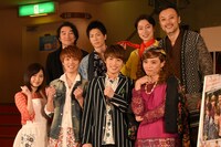 「どれミゼラブル！」囲み取材より、左上から時計回りに池田テツヒロ、早乙女友貴、金田哲（はんにゃ）、石橋徹郎、石垣佑磨、松本幸大（宇宙Six / ジャニーズJr.）、室龍太（関西ジャニーズJr.）、岩田華怜。