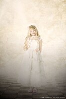 ソニア扮するロザリンド・イスタリ。