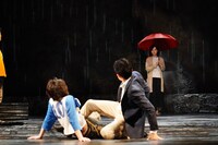 「渦が森団地の眠れない子たち」より。（撮影：田中亜紀 / 提供：ホリプロ）