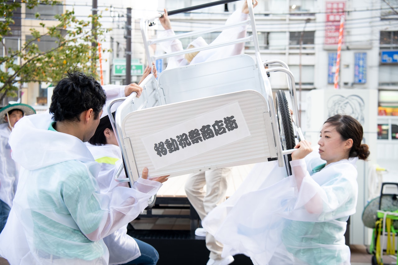 「移動祝祭商店街」でF/T19開幕、長島確「ぜひこの場を、この時間を、一緒に」