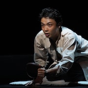 井上芳雄が「決意を新たに」、井上ひさしの言葉が強く痛く響く「組曲虐殺」開幕